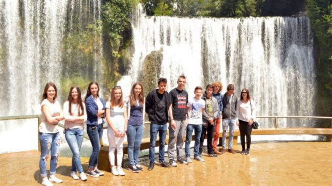 jajce-mladi-srednjoskolci