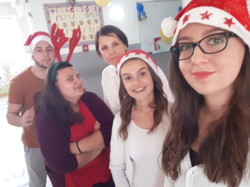 stara žena izlazi besplatno
