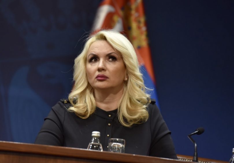 Voditelj b92 seksističkim pitanjem Dariji Kisić-Tepavčević ...