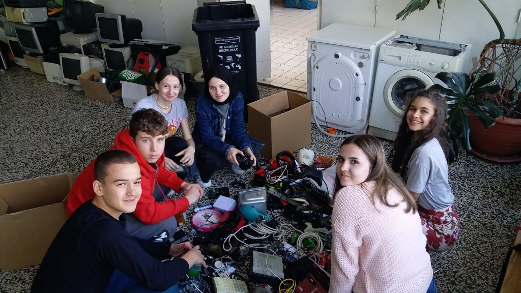 ZEOS U SARADNJI SA ŠKOLAMA SAKUPIO 117.190 kg E-OTPADA