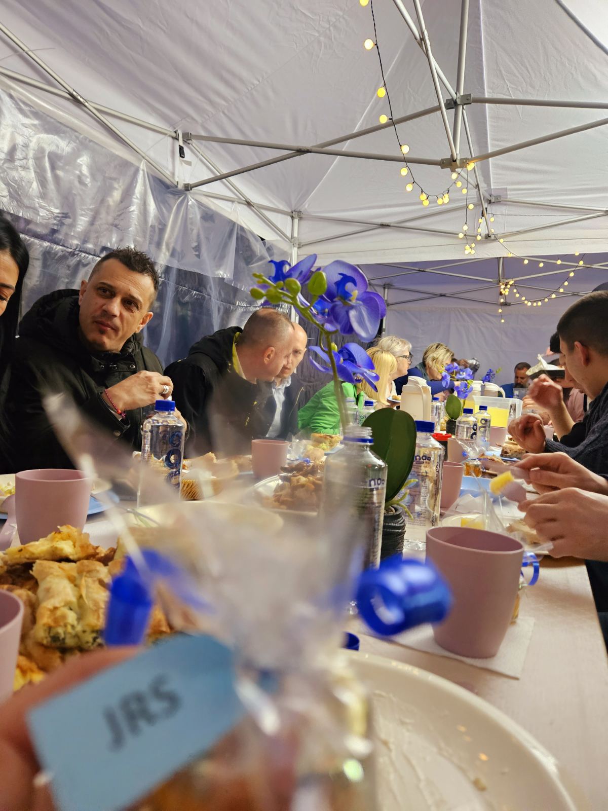 Caritas Švicarske i JRS organizovali iftar za djecu koja bor