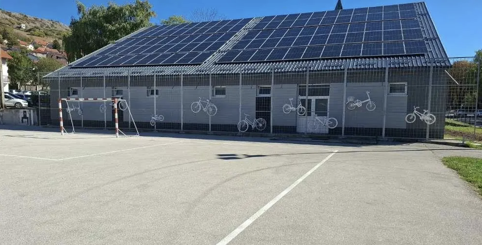 Škola u Livnu proizvodi vlastitu struju zahvaljujući solarnim panelima i baterijama